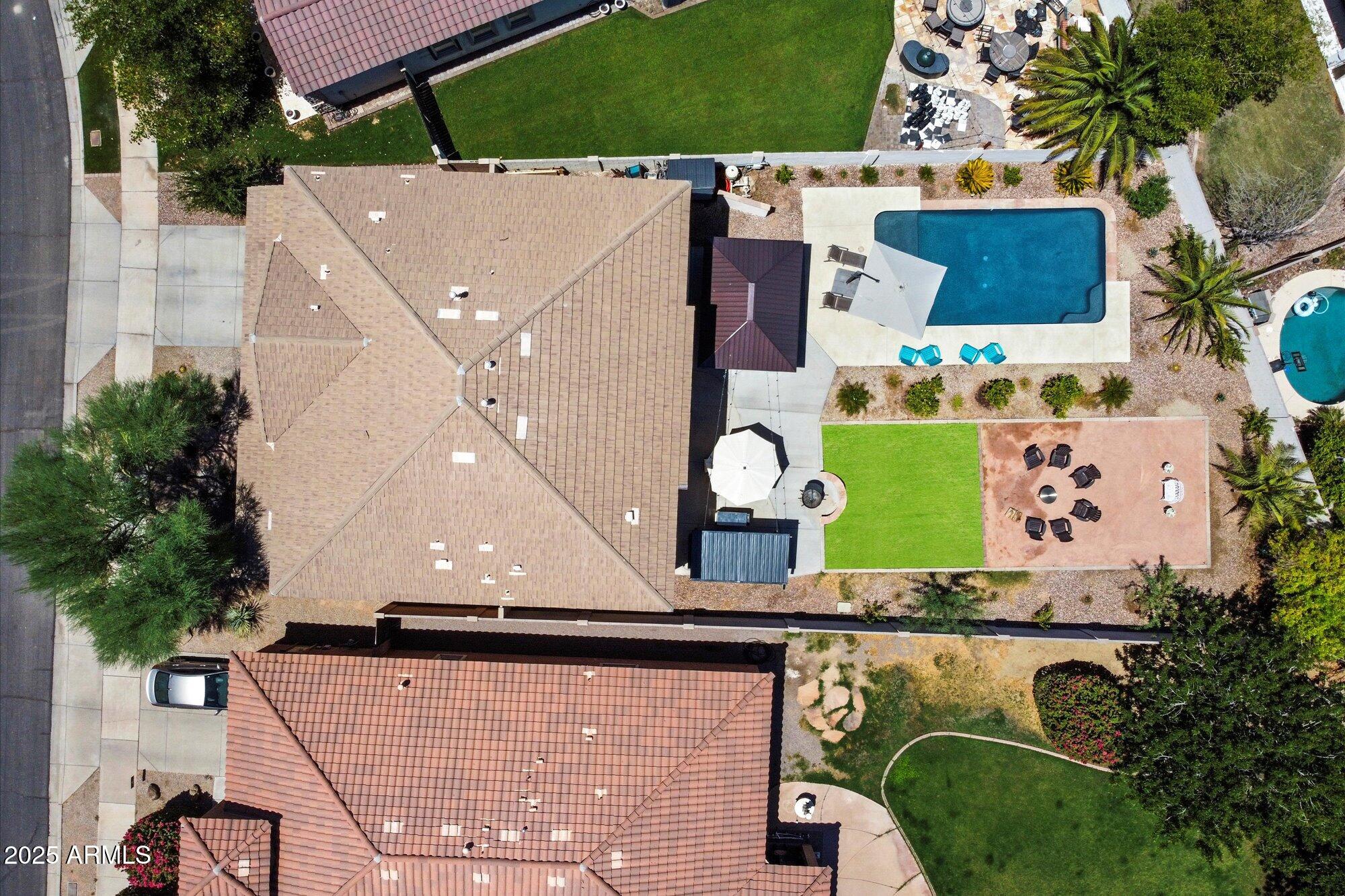 2204 E BOWKER Street