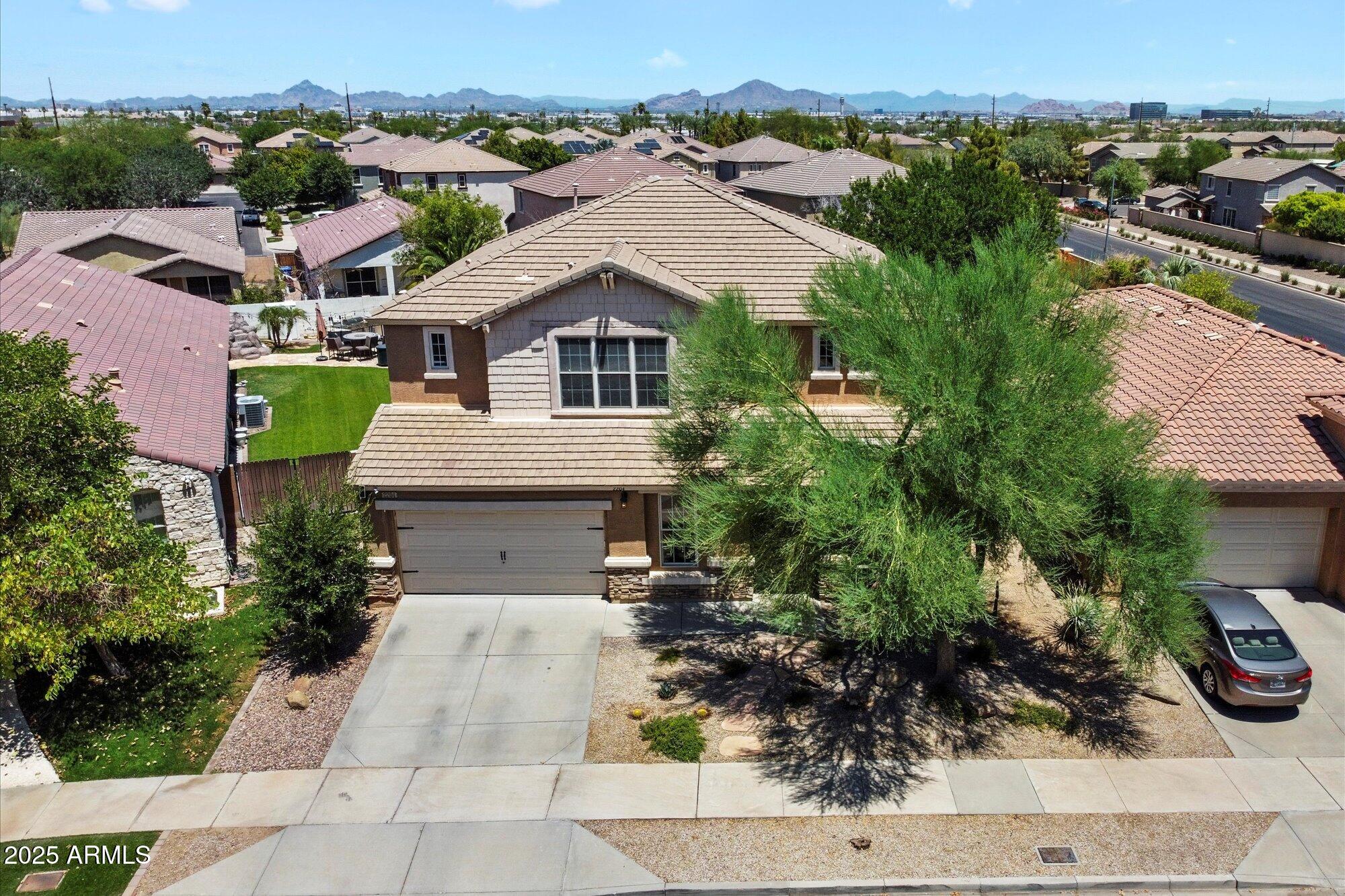 2204 E BOWKER Street