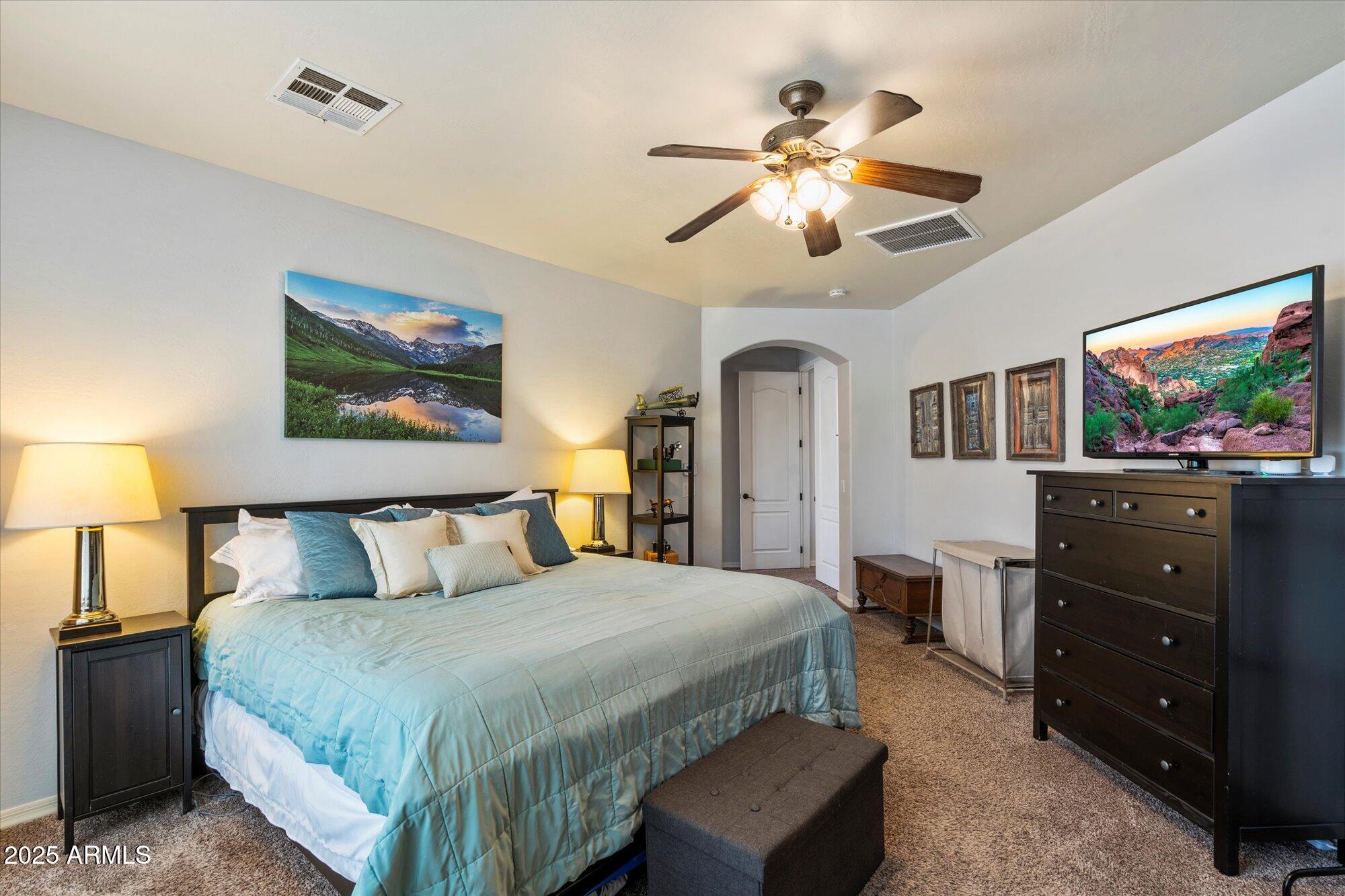 2204 E BOWKER Street