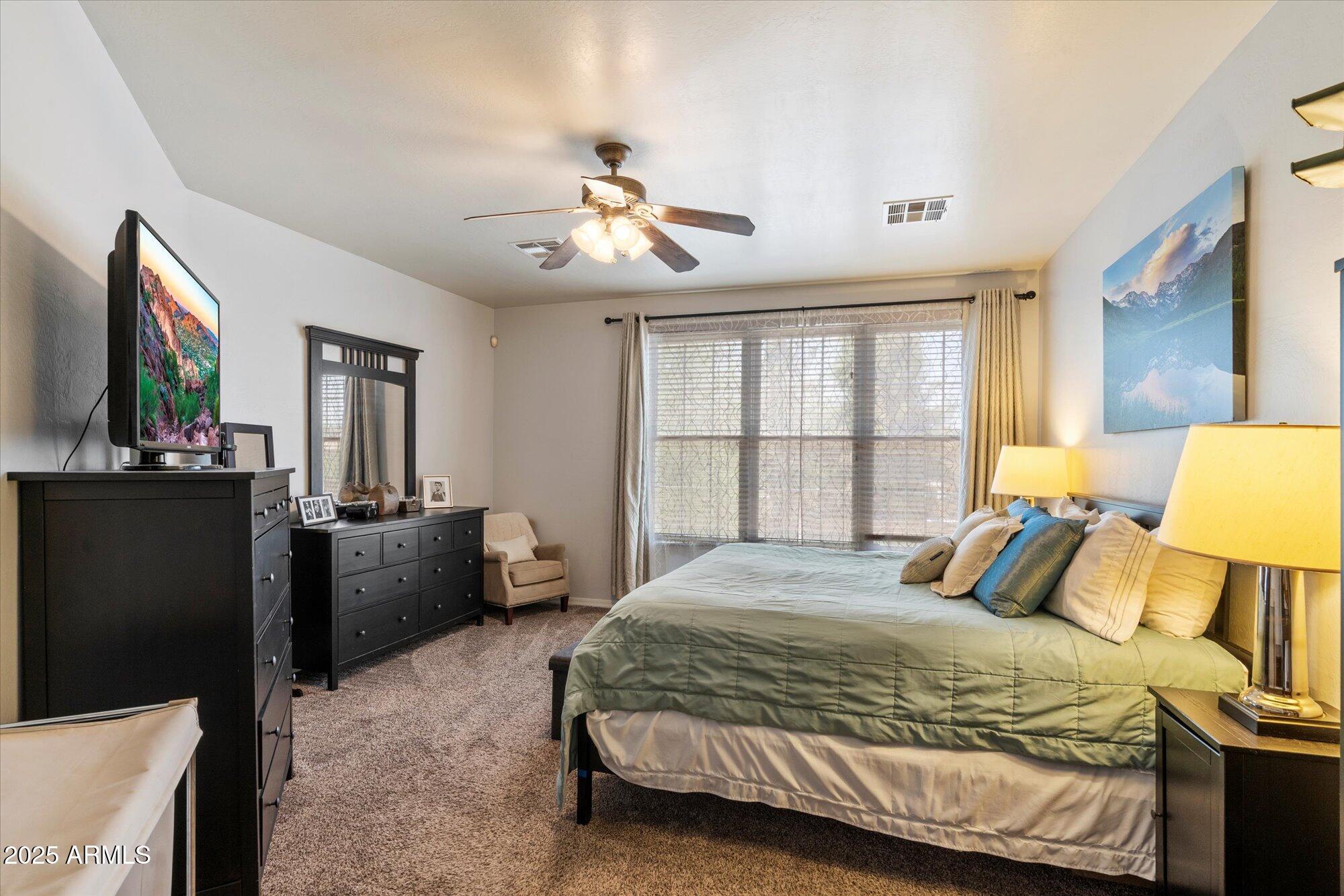 2204 E BOWKER Street