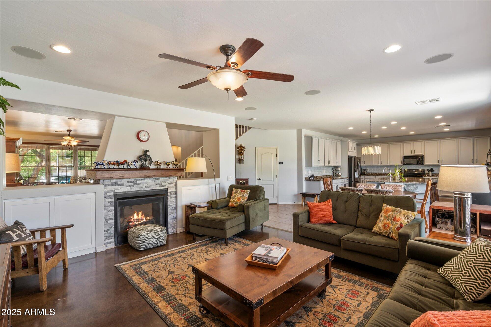 2204 E BOWKER Street