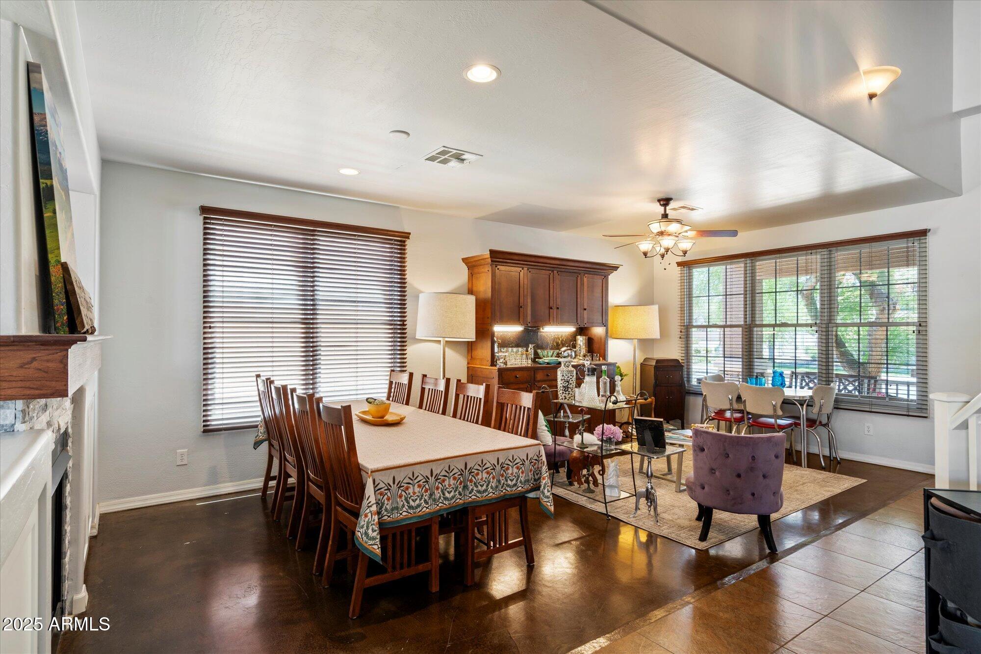 2204 E BOWKER Street