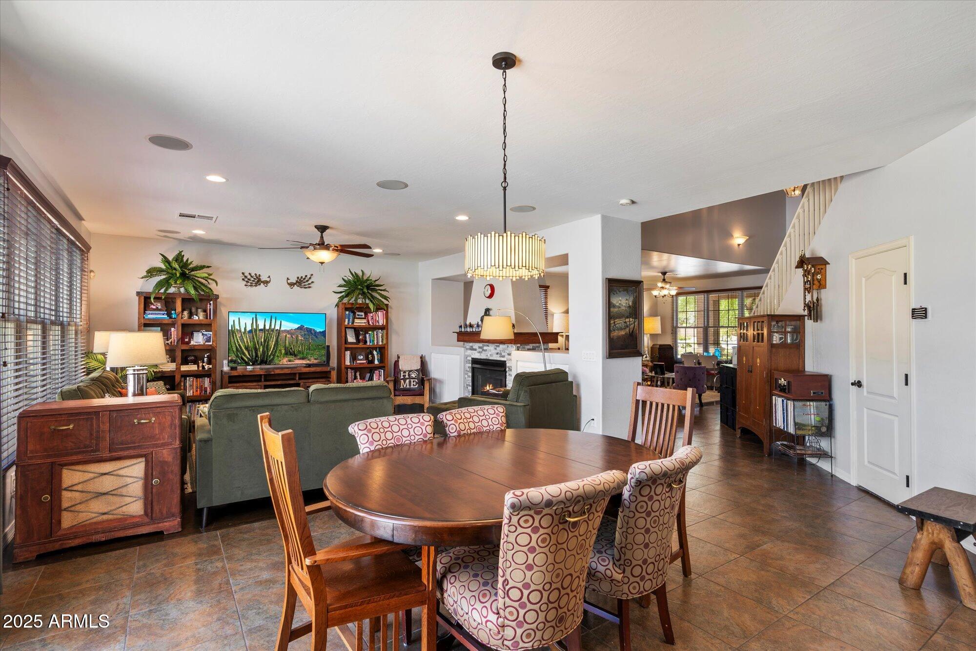 2204 E BOWKER Street