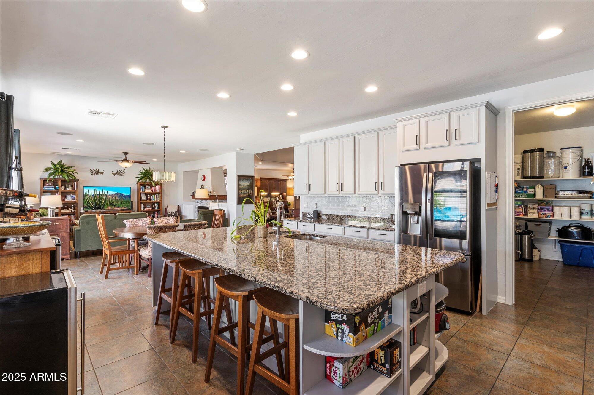 2204 E BOWKER Street