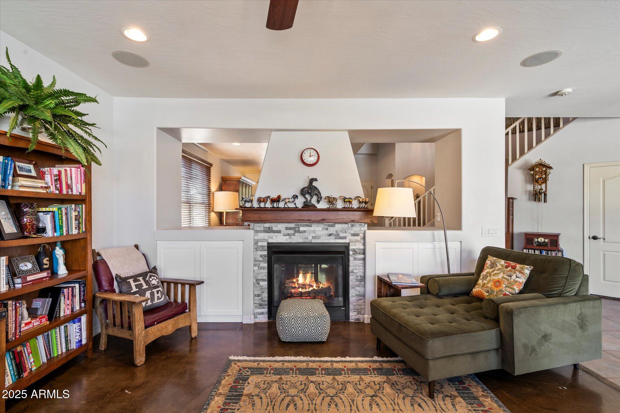 2204 E BOWKER Street