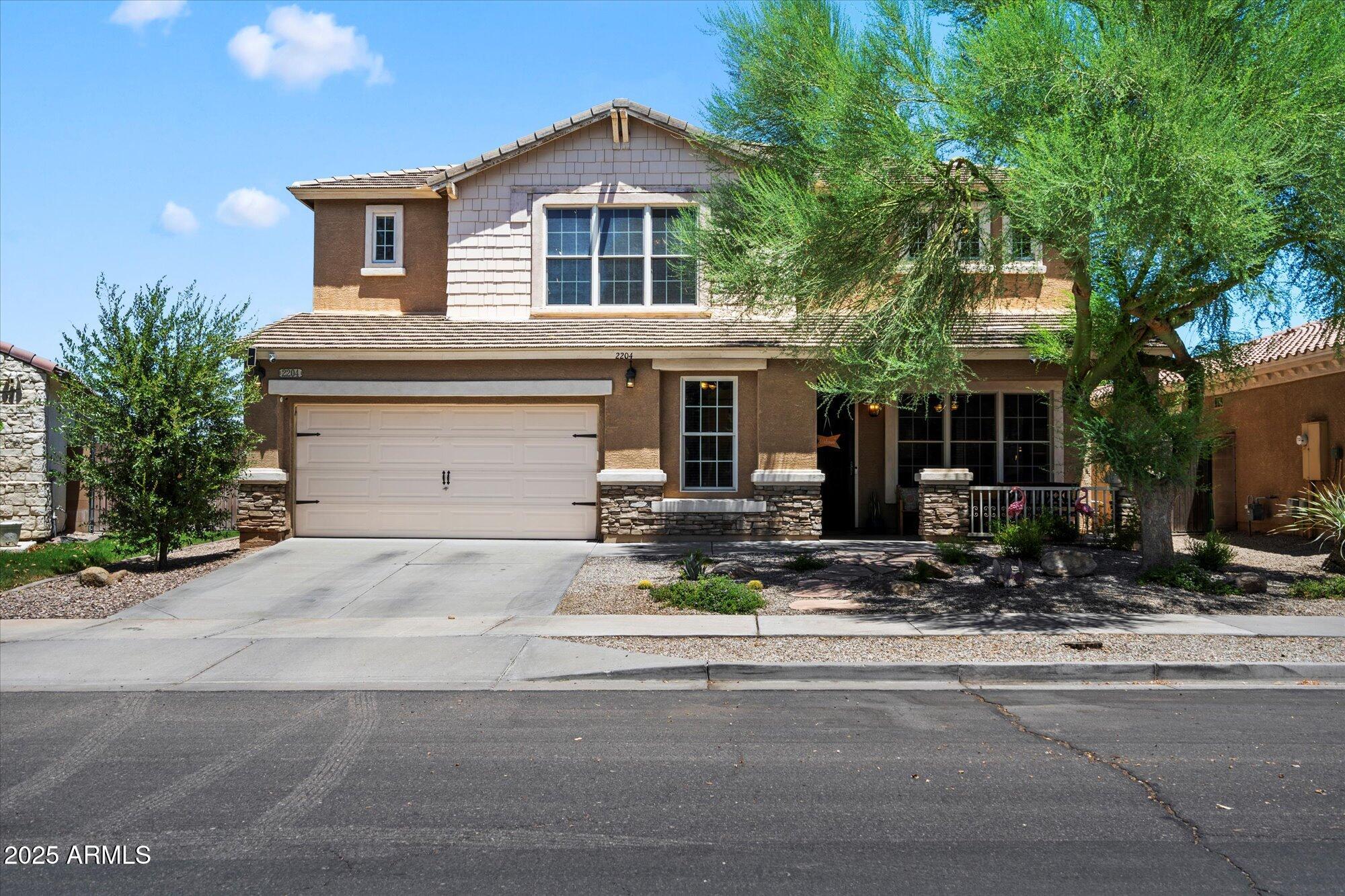 2204 E BOWKER Street