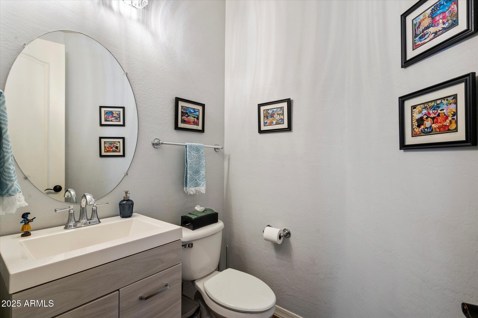 2204 E BOWKER Street