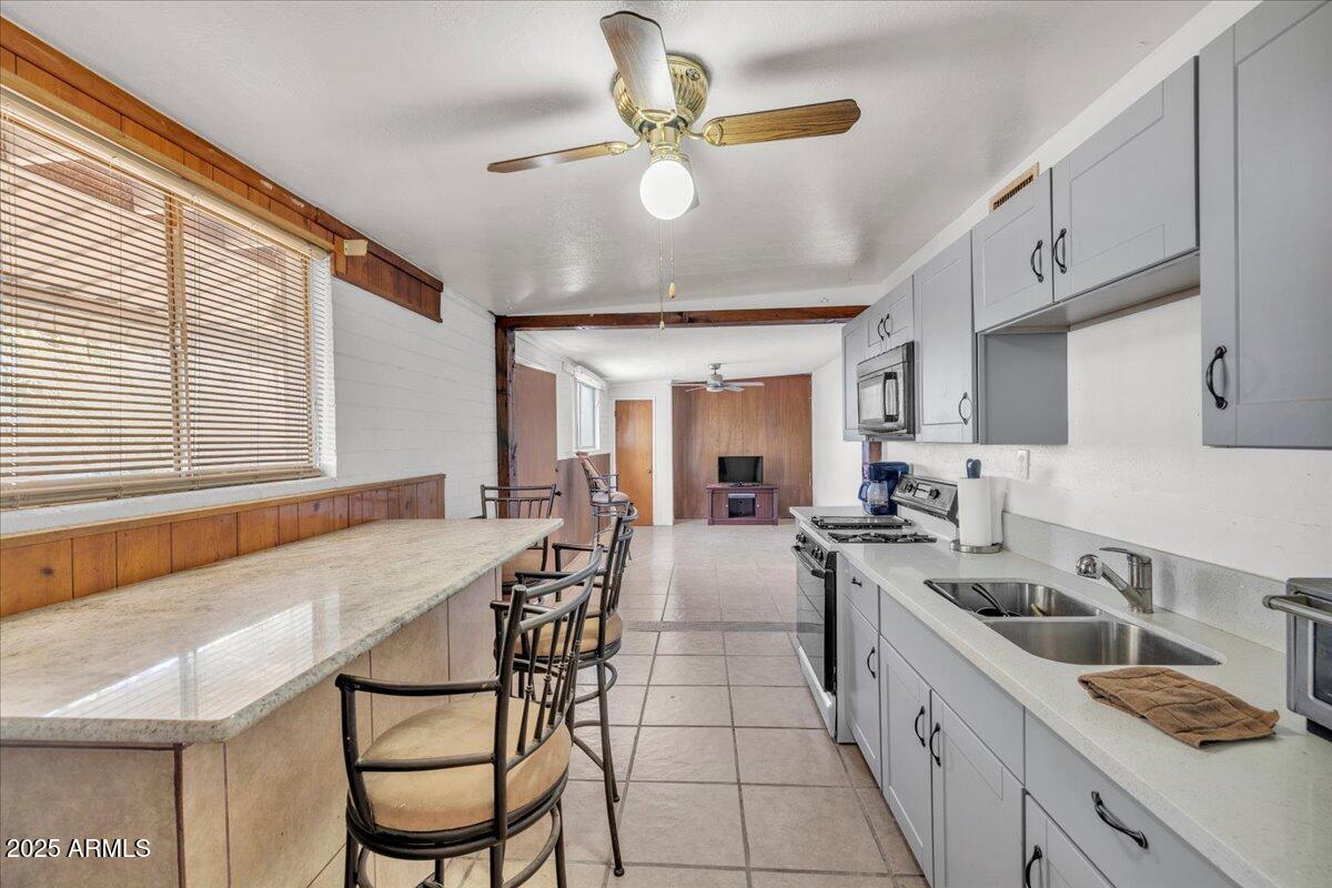 1837 E PLEASANT Lane