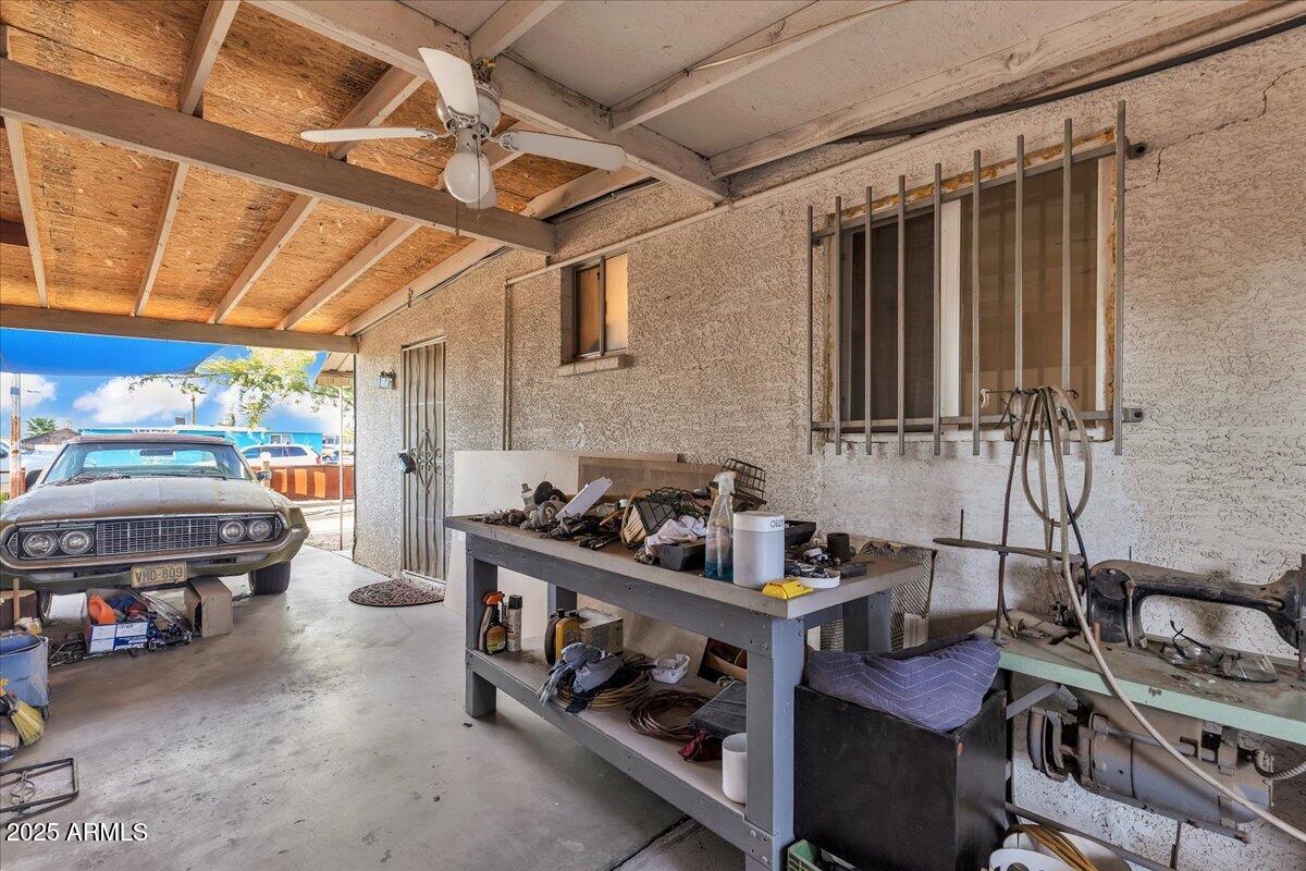 1837 E PLEASANT Lane