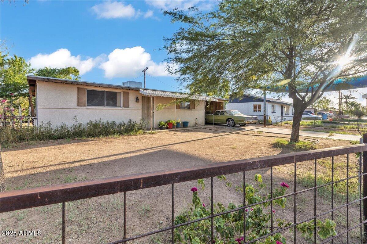 1837 E PLEASANT Lane