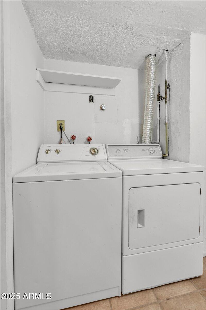 1837 E PLEASANT Lane