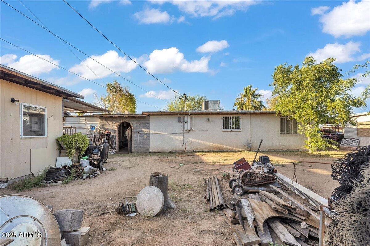 1837 E PLEASANT Lane