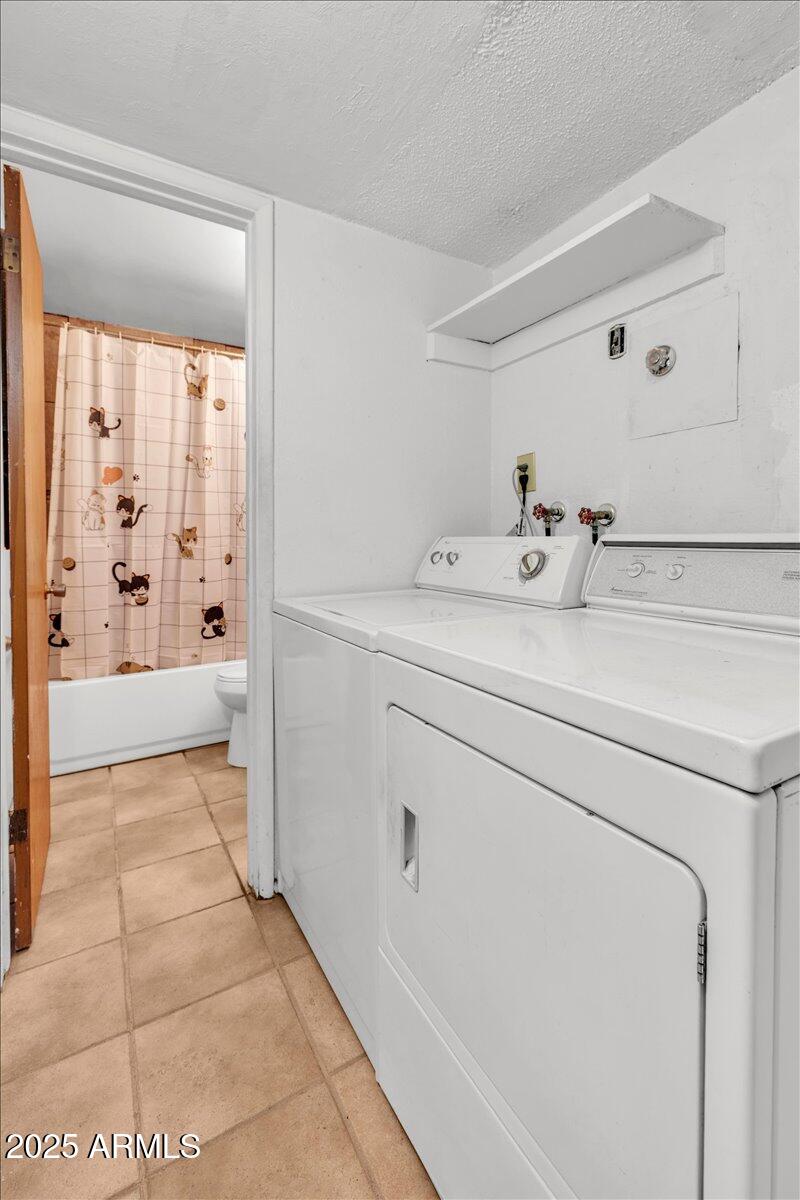 1837 E PLEASANT Lane