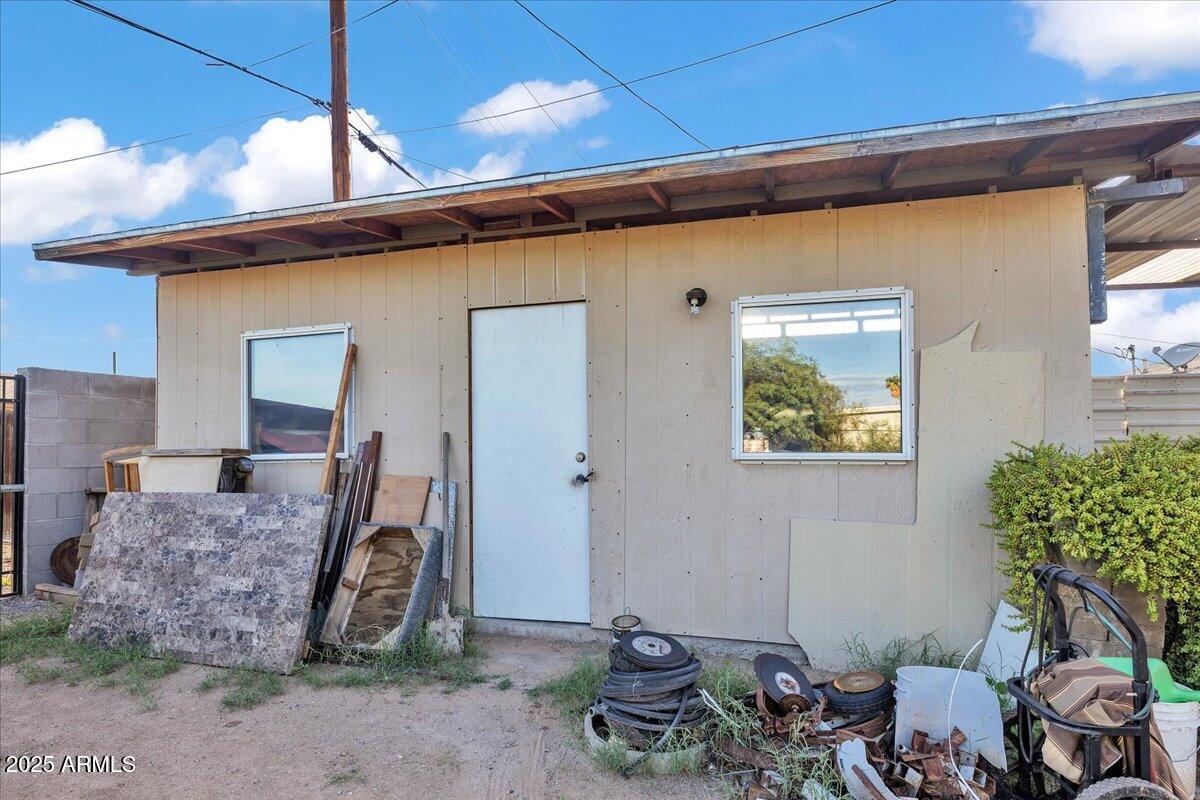 1837 E PLEASANT Lane