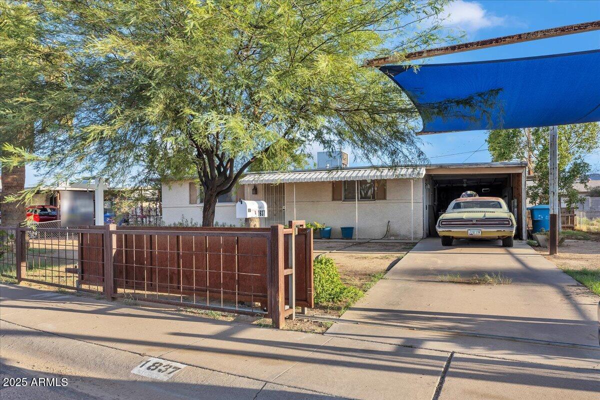 1837 E PLEASANT Lane