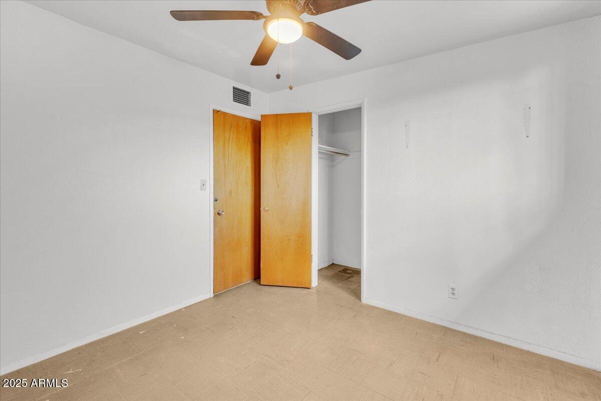 1837 E PLEASANT Lane