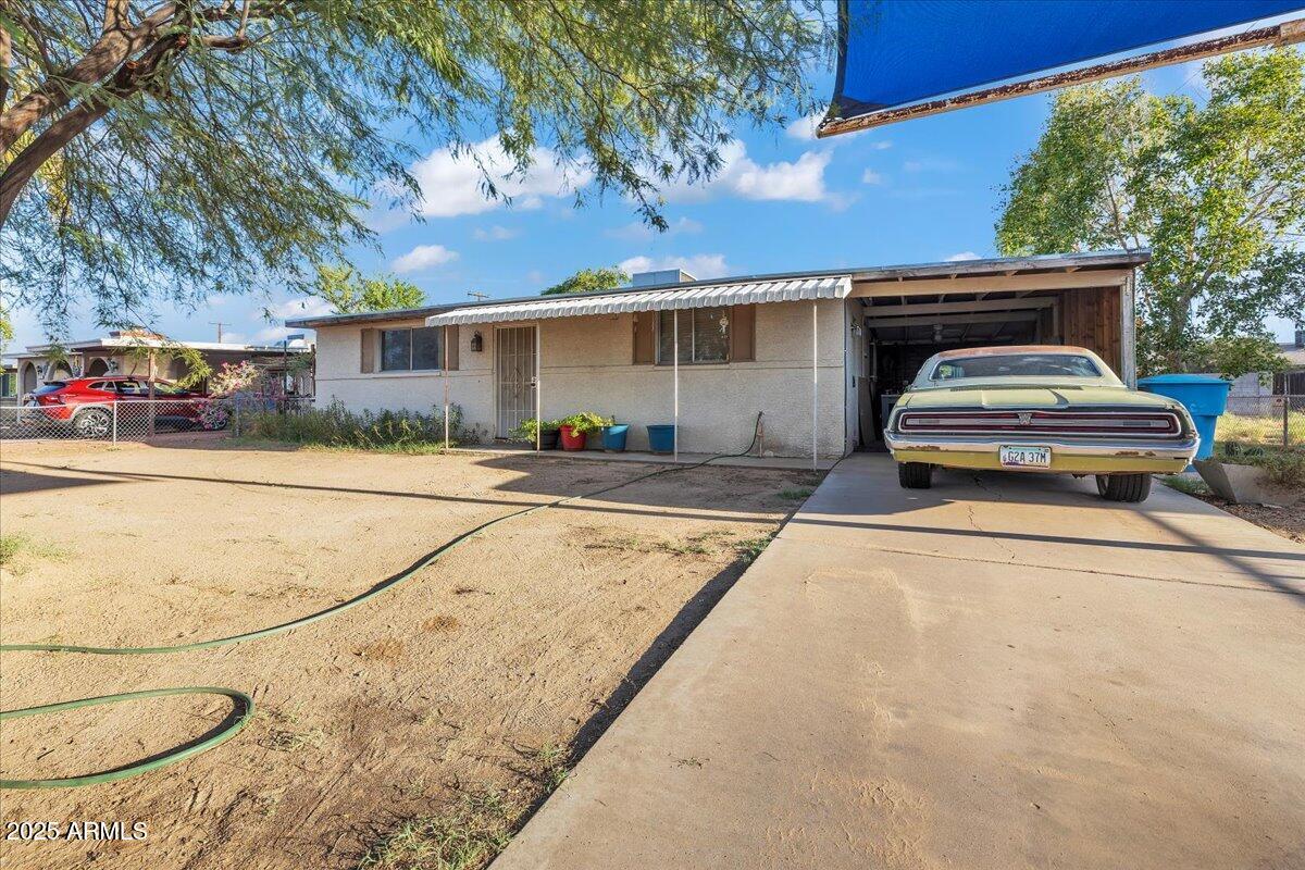 1837 E PLEASANT Lane