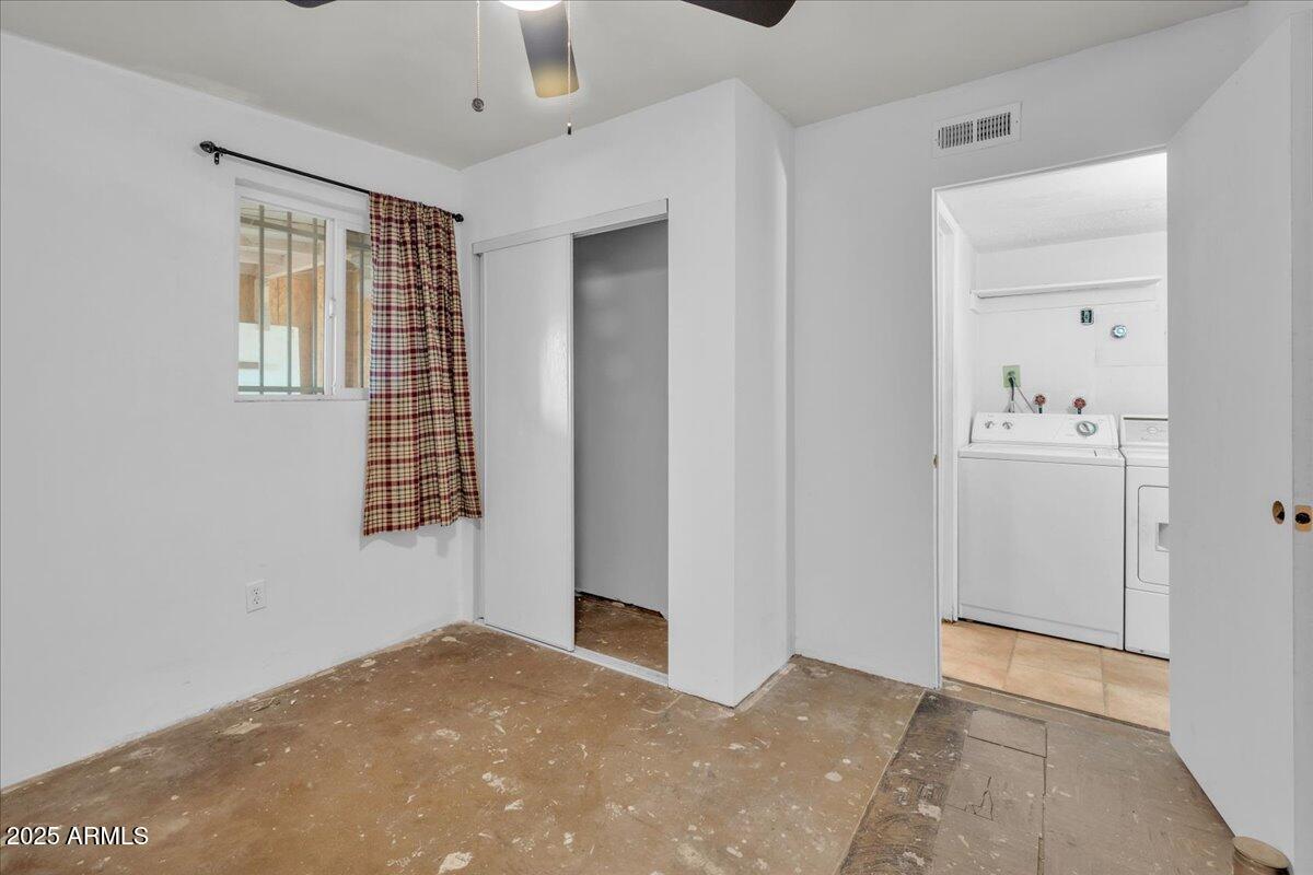 1837 E PLEASANT Lane