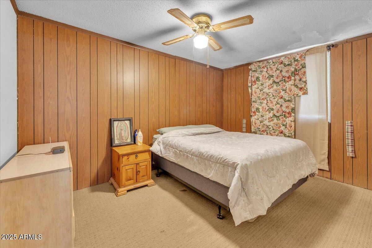 1837 E PLEASANT Lane