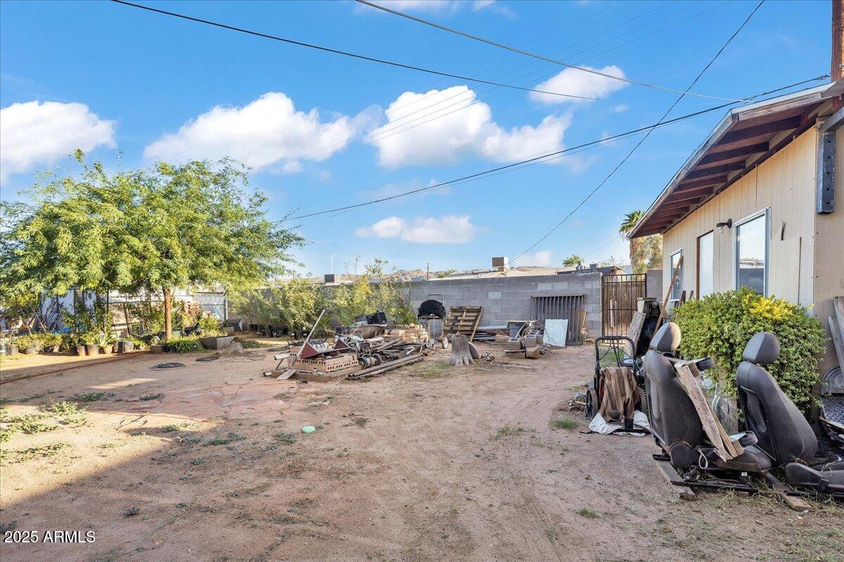 1837 E PLEASANT Lane