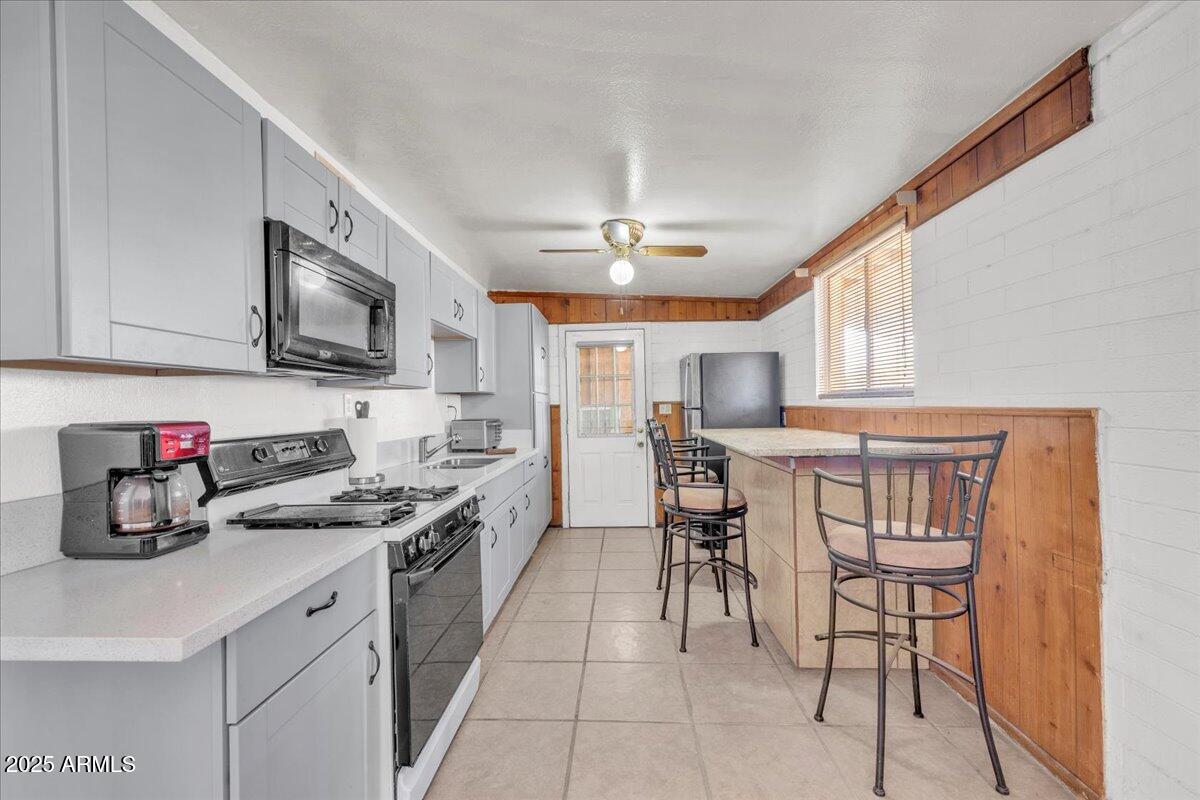 1837 E PLEASANT Lane