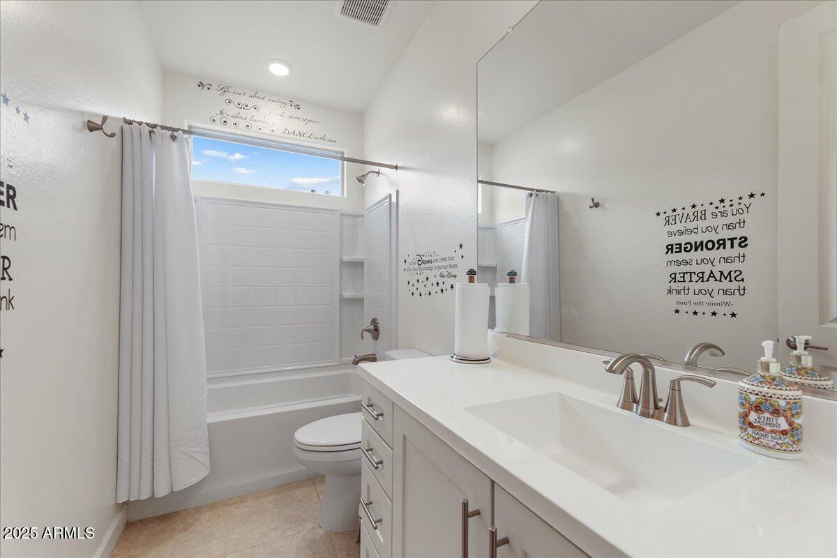 2745 W POLLACK Street