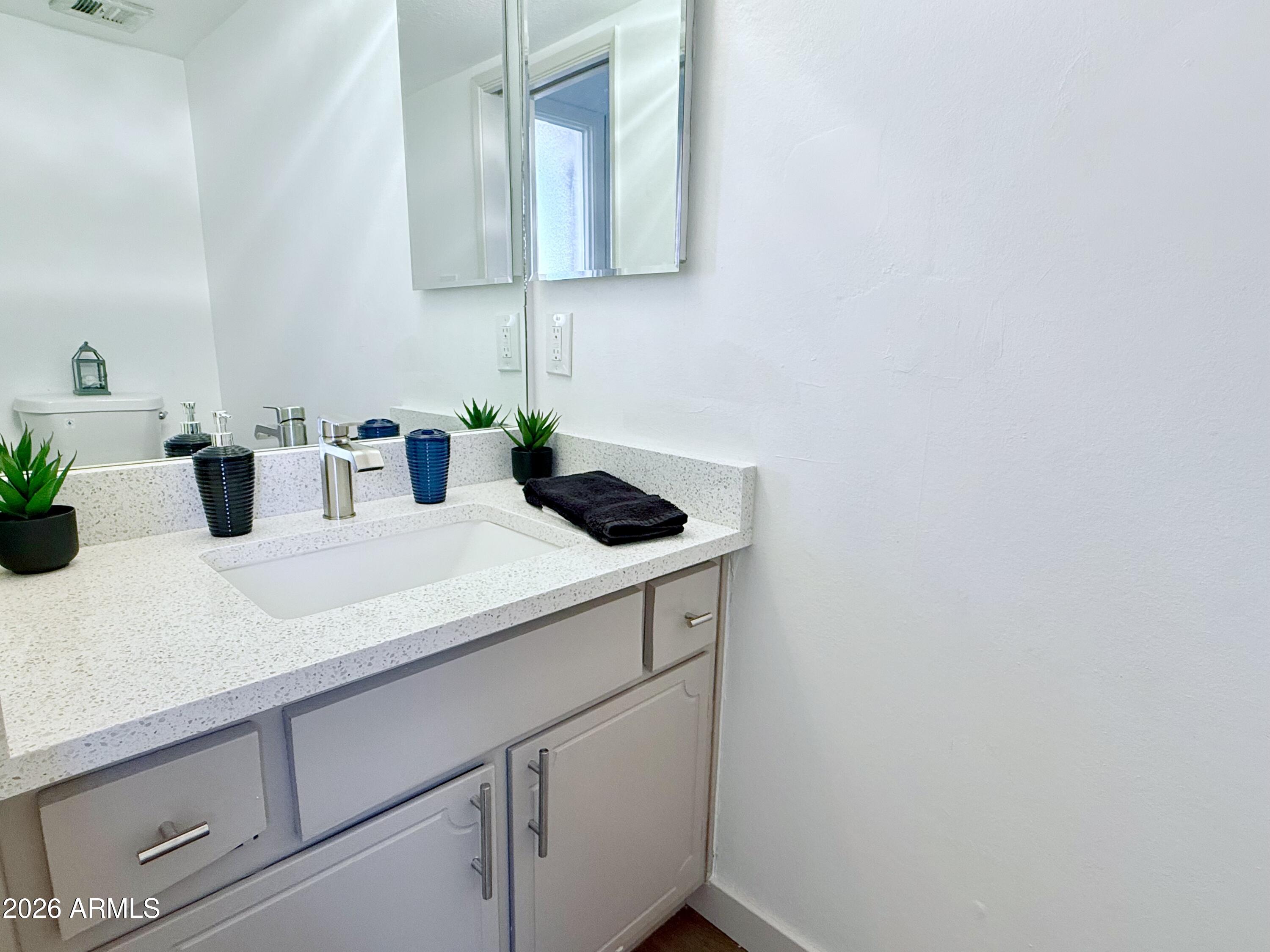 1707 W MARLETTE Avenue