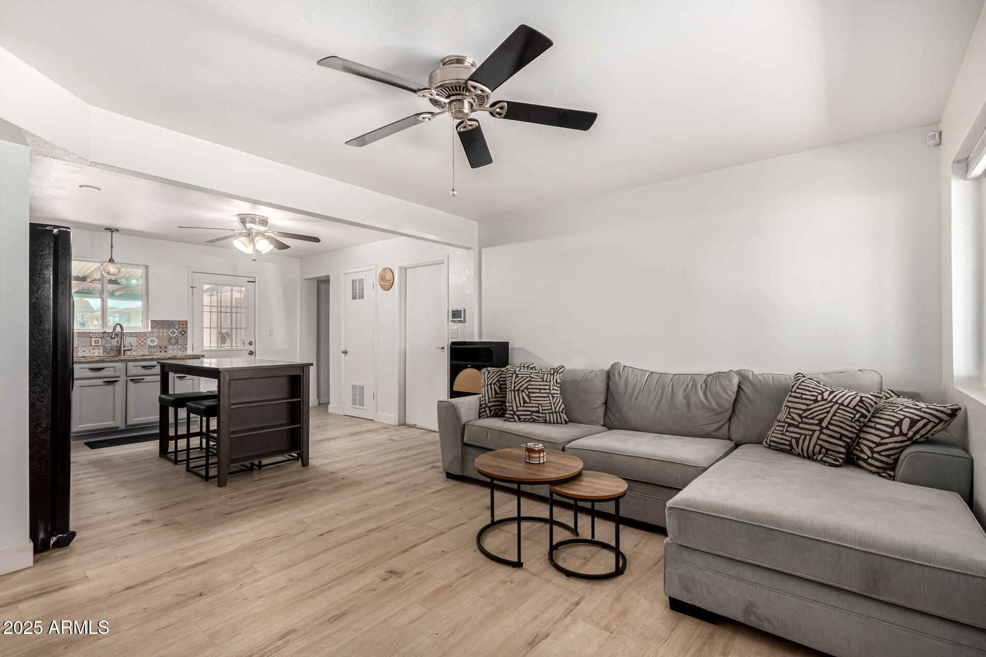 651 E CARLA VISTA Drive