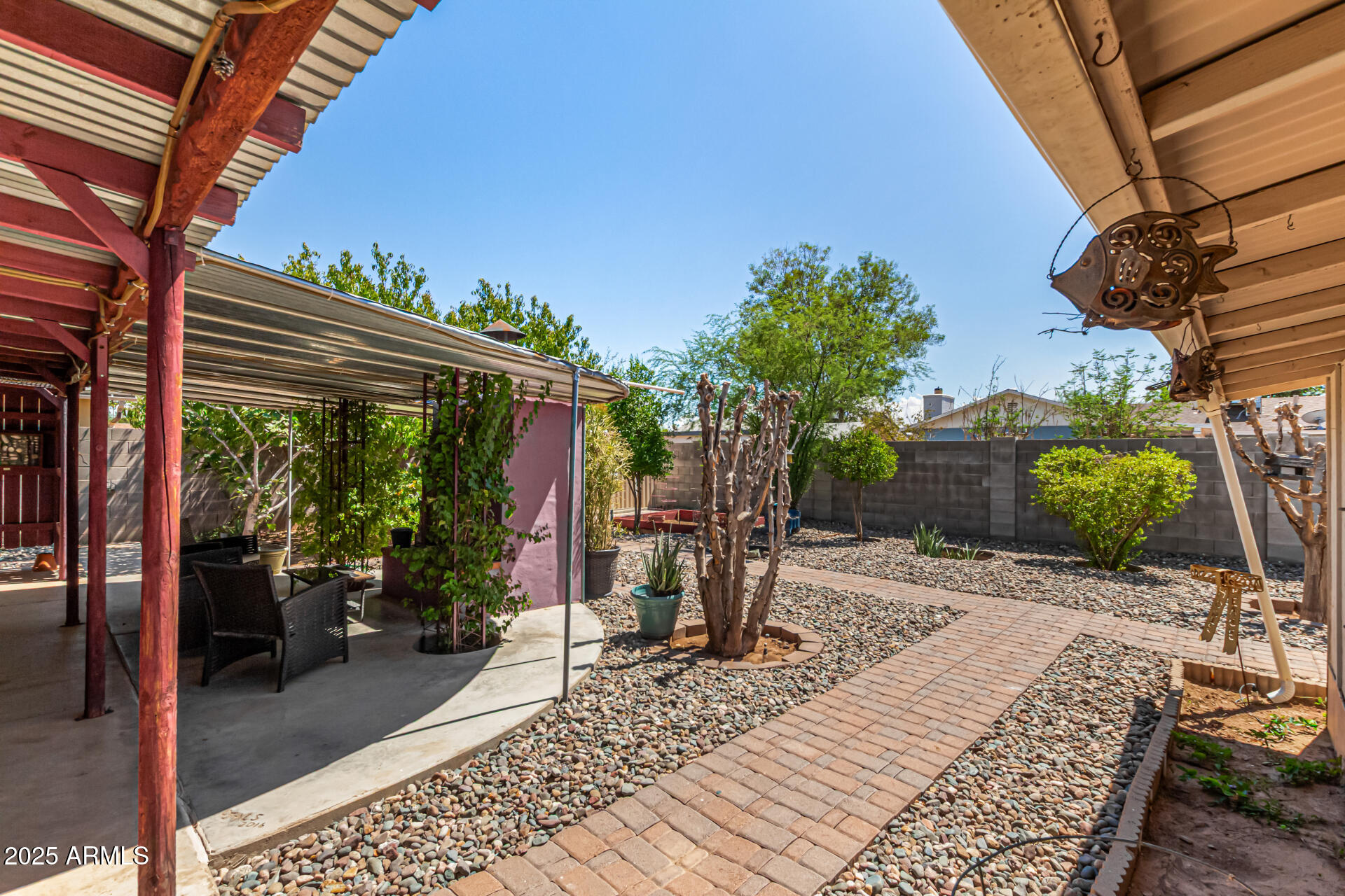 651 E CARLA VISTA Drive