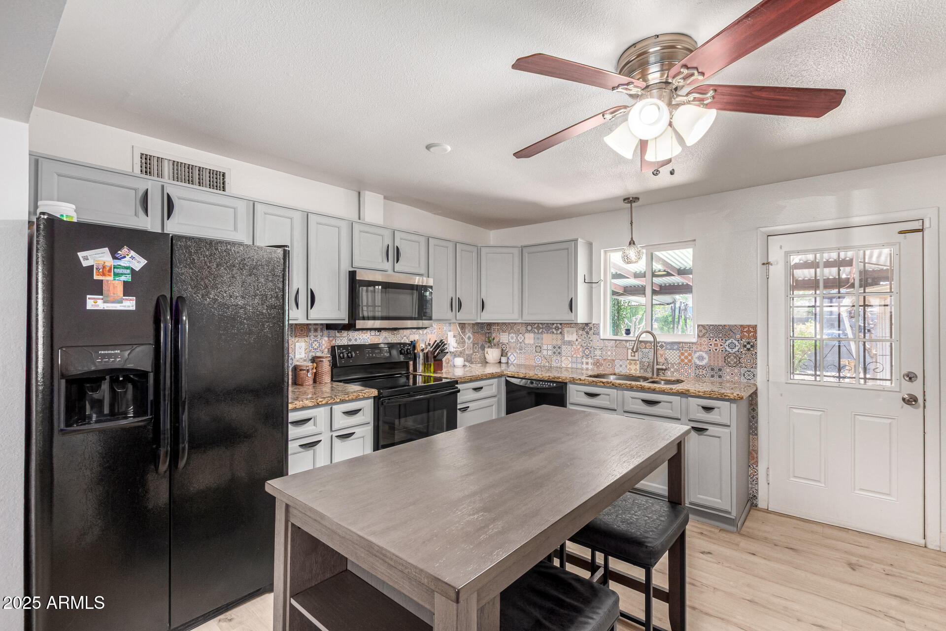 651 E CARLA VISTA Drive