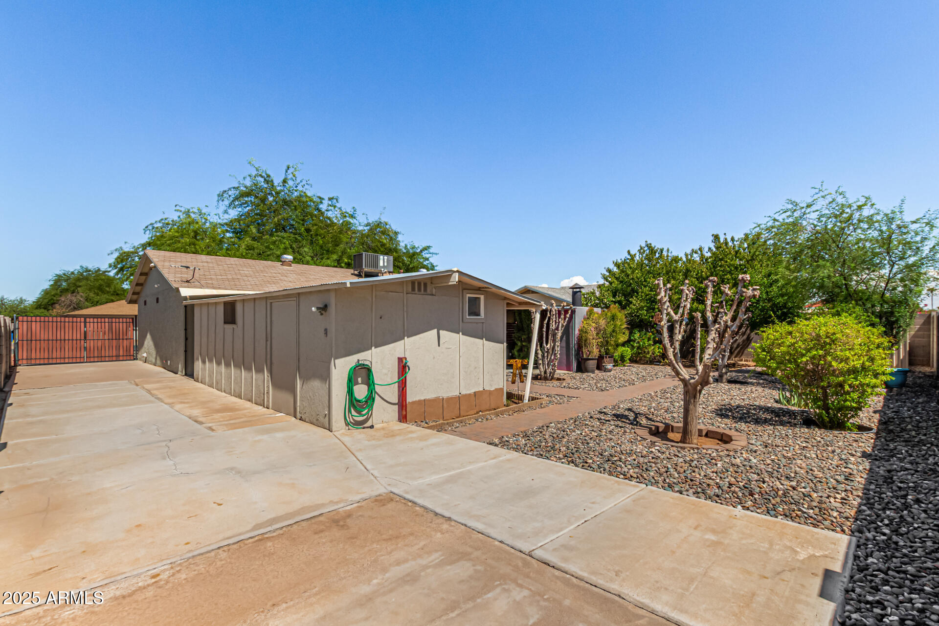 651 E CARLA VISTA Drive