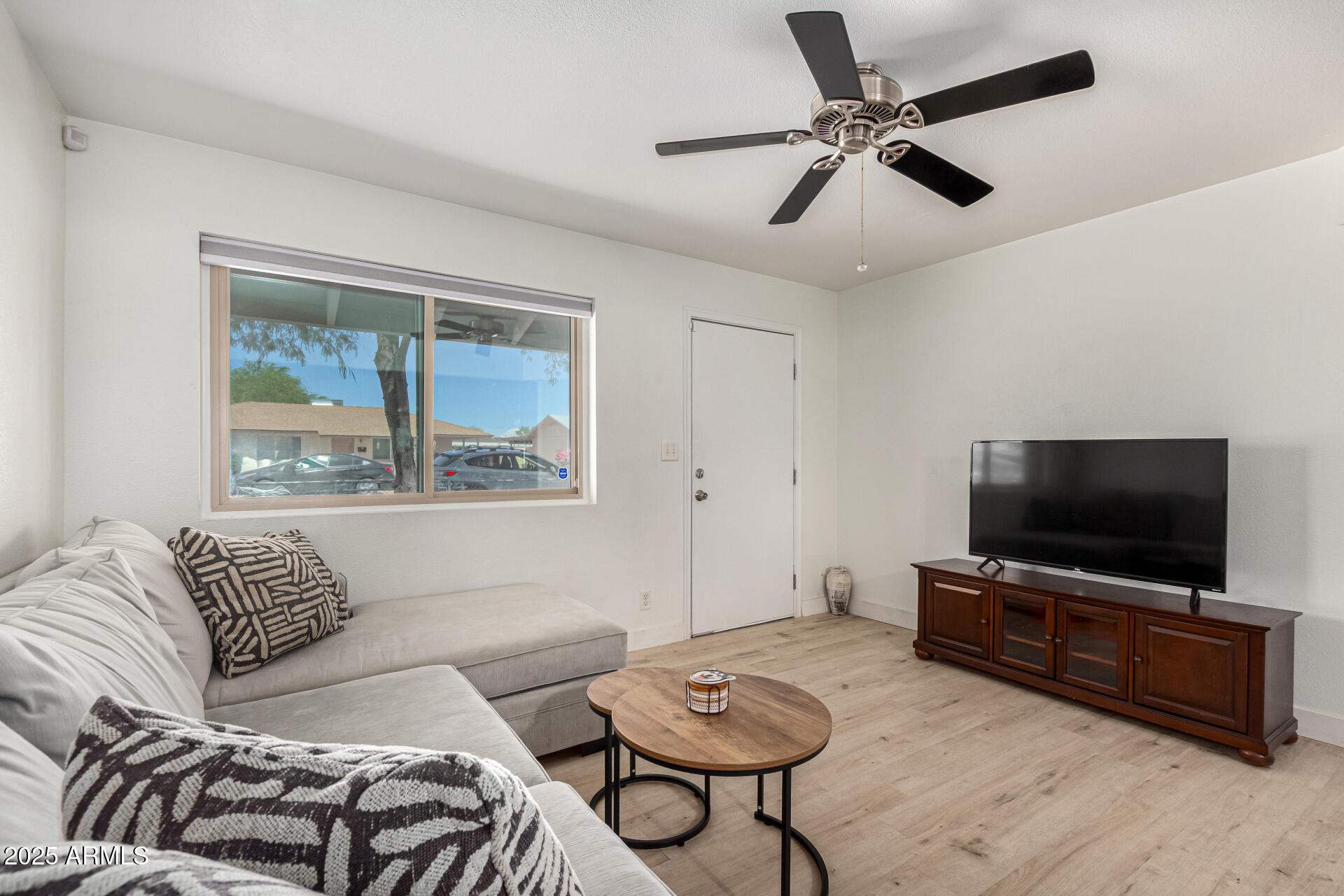 651 E CARLA VISTA Drive