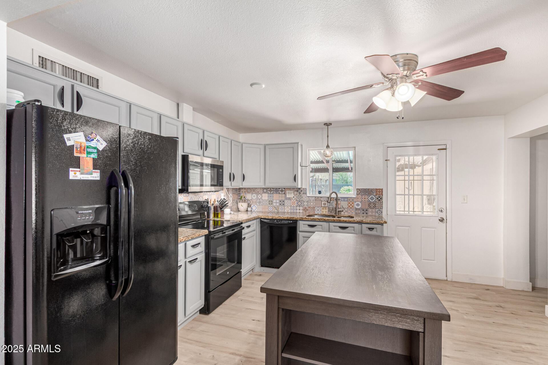 651 E CARLA VISTA Drive