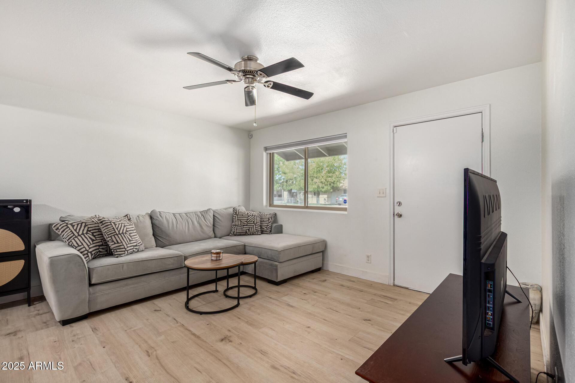 651 E CARLA VISTA Drive