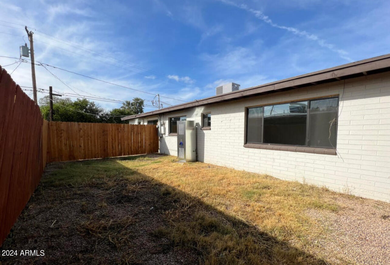 453 W UNIVERSITY Drive