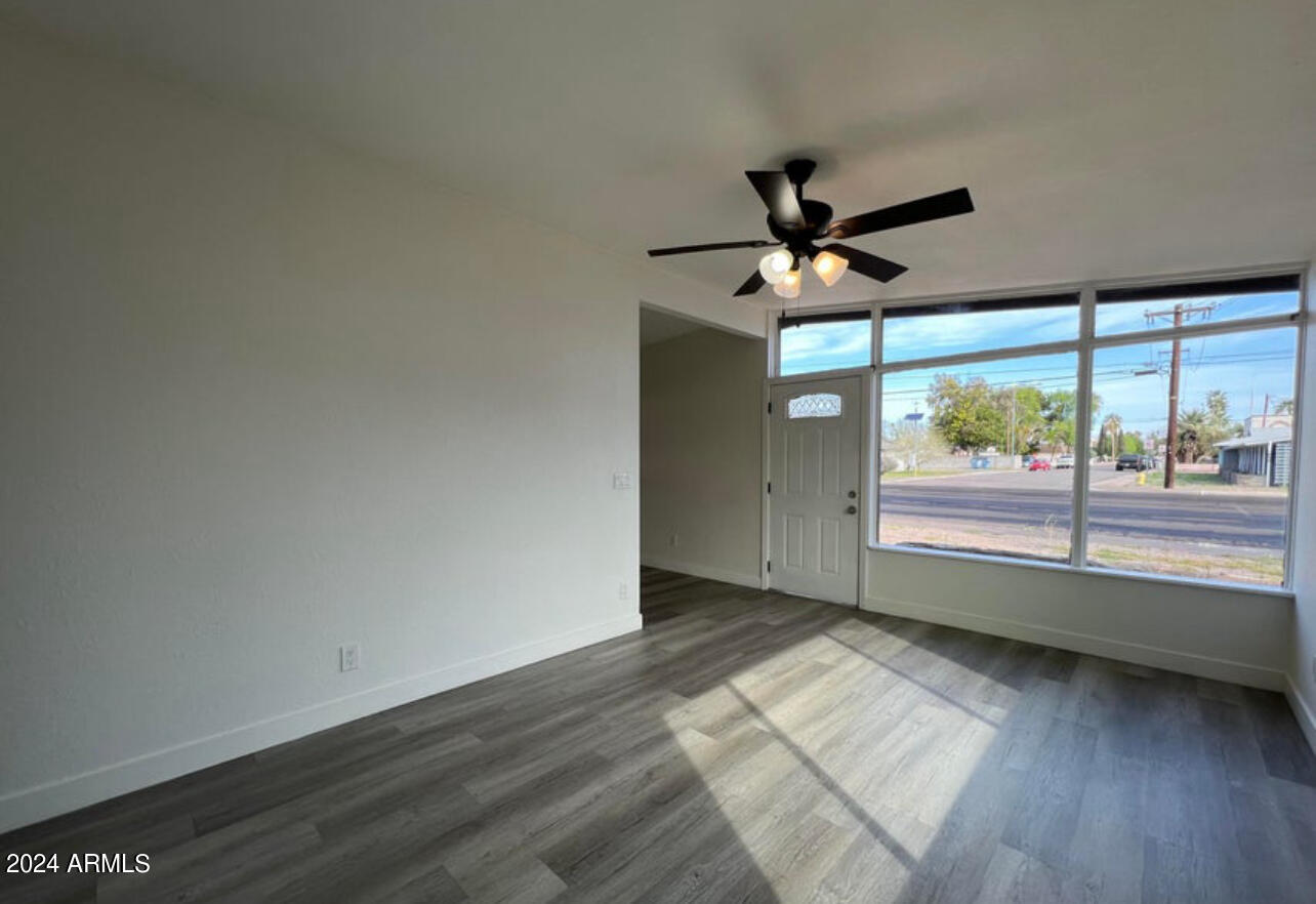 453 W UNIVERSITY Drive