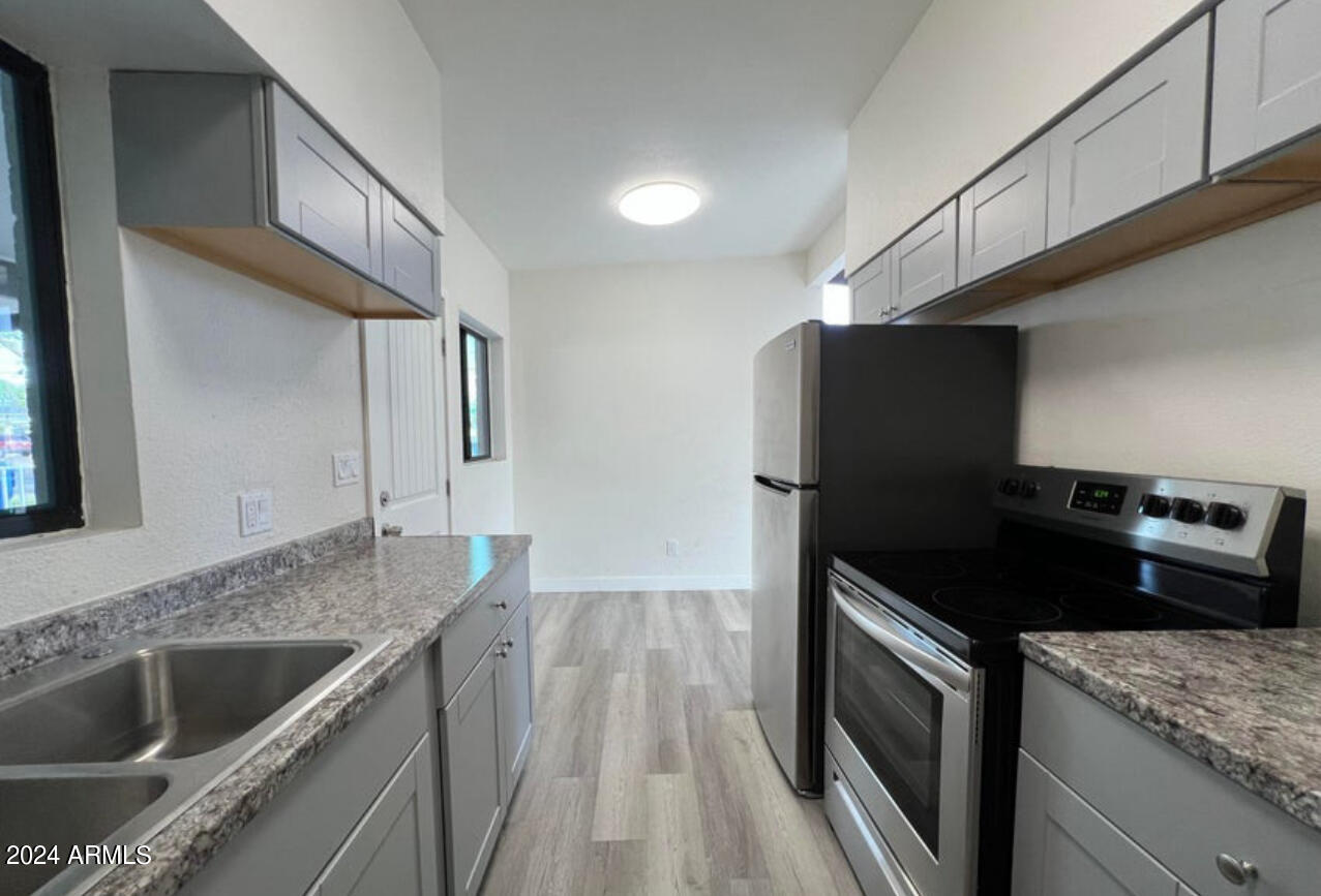 453 W UNIVERSITY Drive