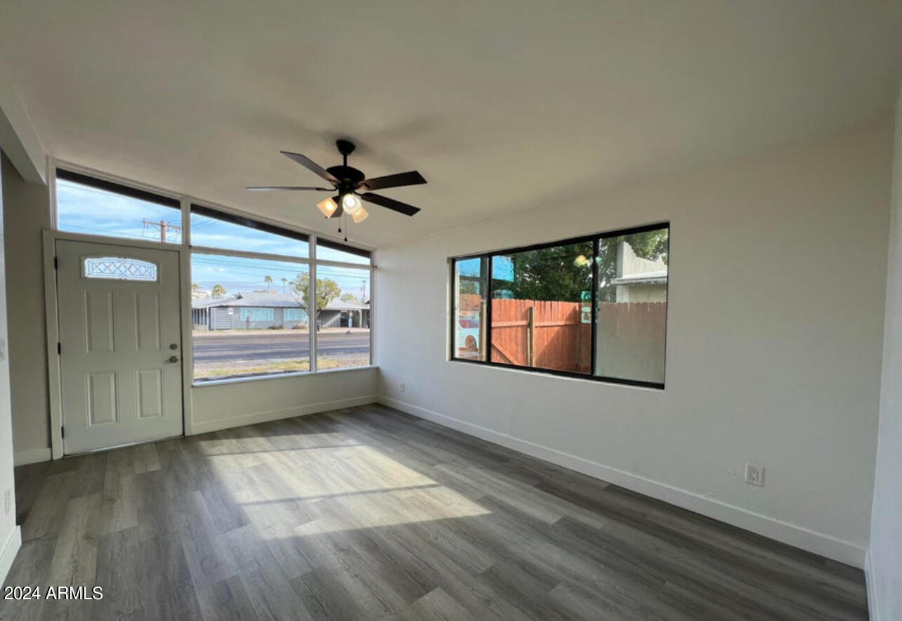 453 W UNIVERSITY Drive