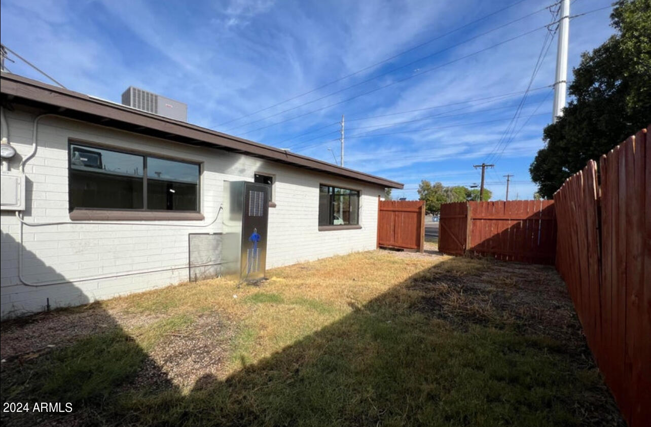 453 W UNIVERSITY Drive