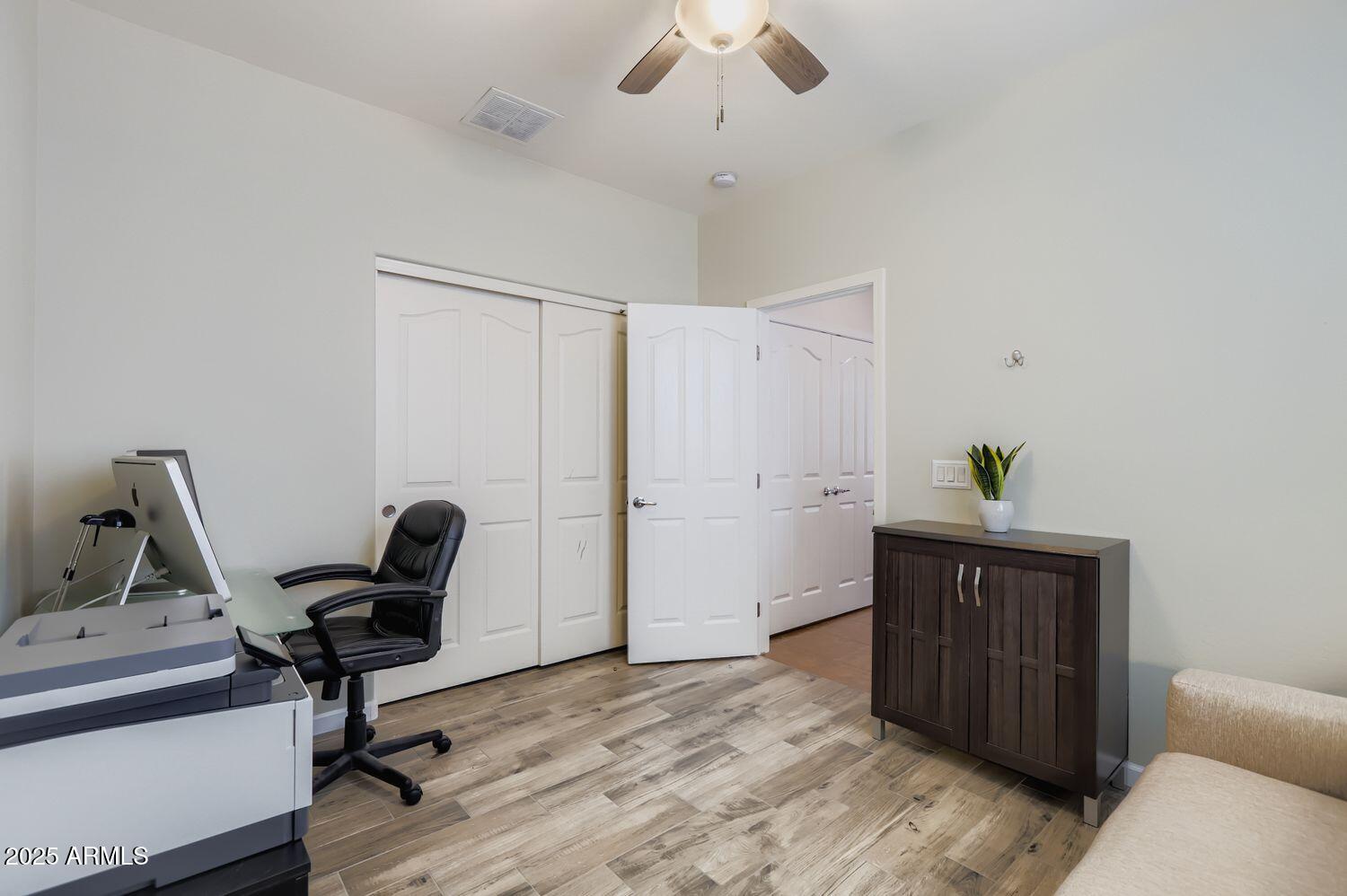 3323 E OAKLAND Street