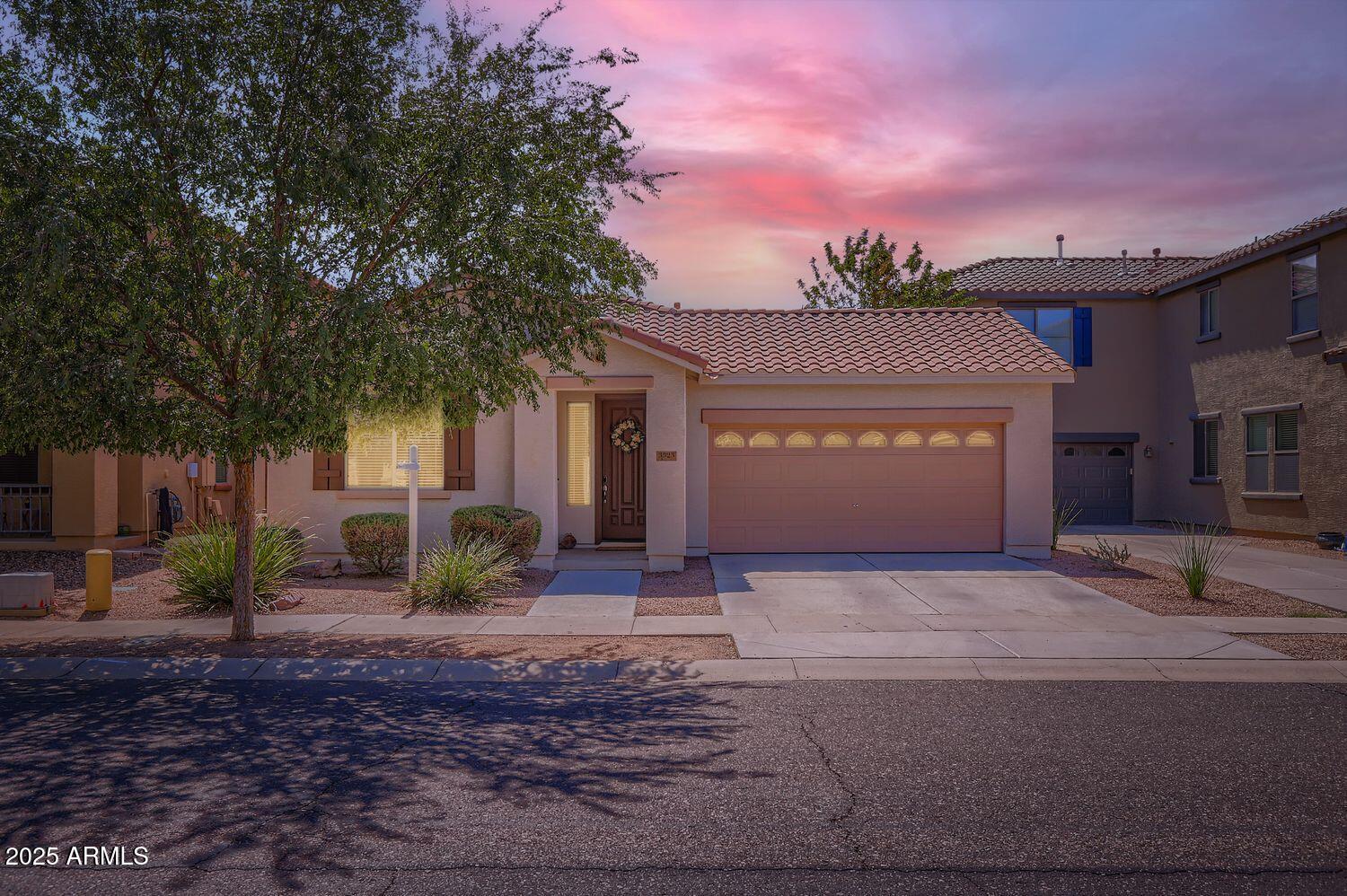 3323 E OAKLAND Street