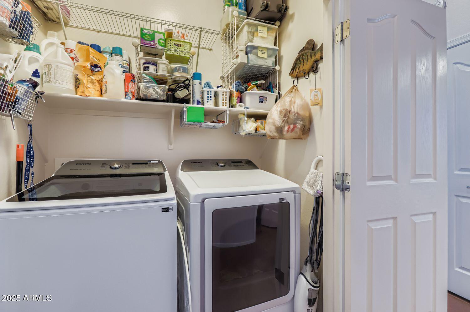 3323 E OAKLAND Street