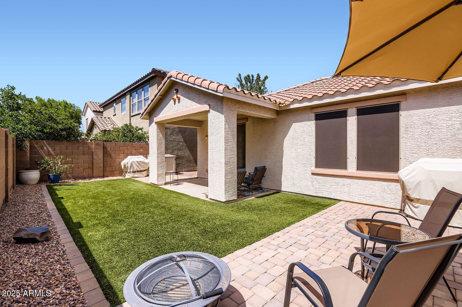 3323 E OAKLAND Street