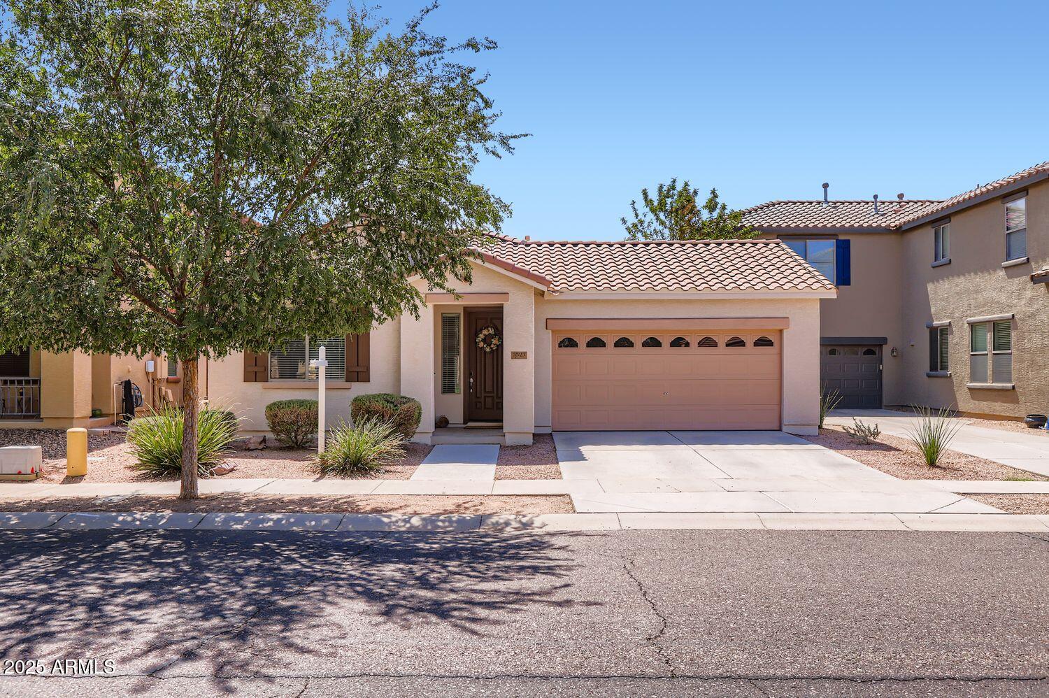 3323 E OAKLAND Street