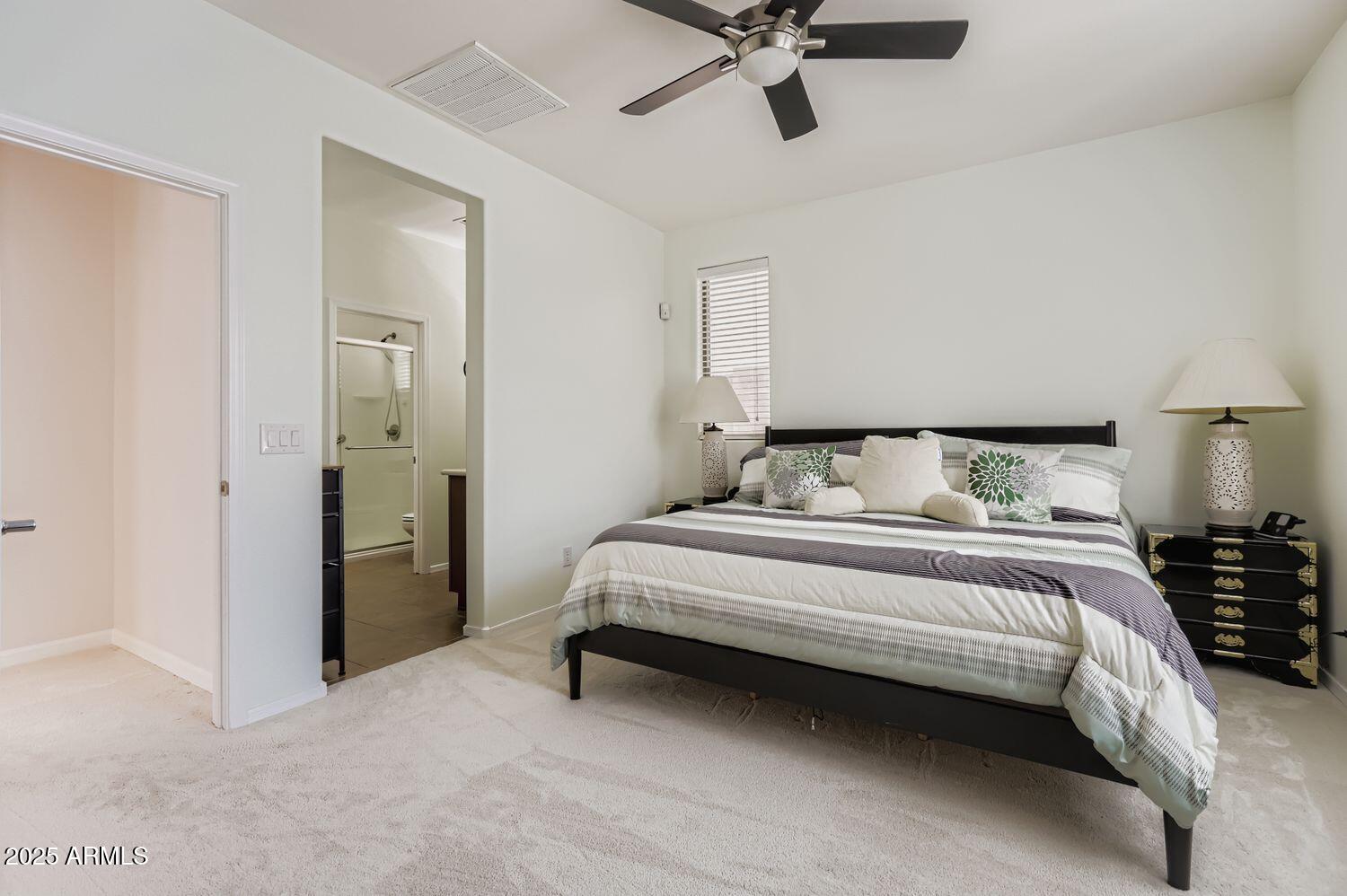 3323 E OAKLAND Street