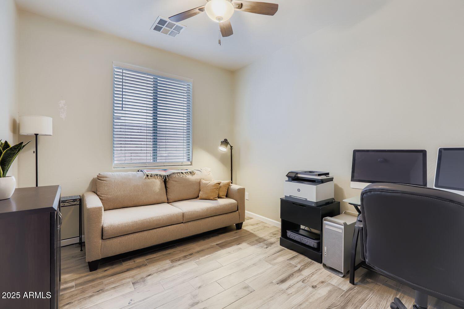 3323 E OAKLAND Street