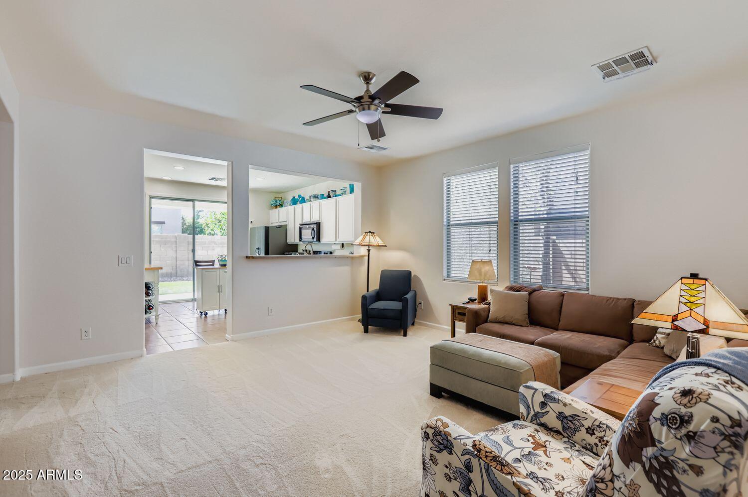 3323 E OAKLAND Street