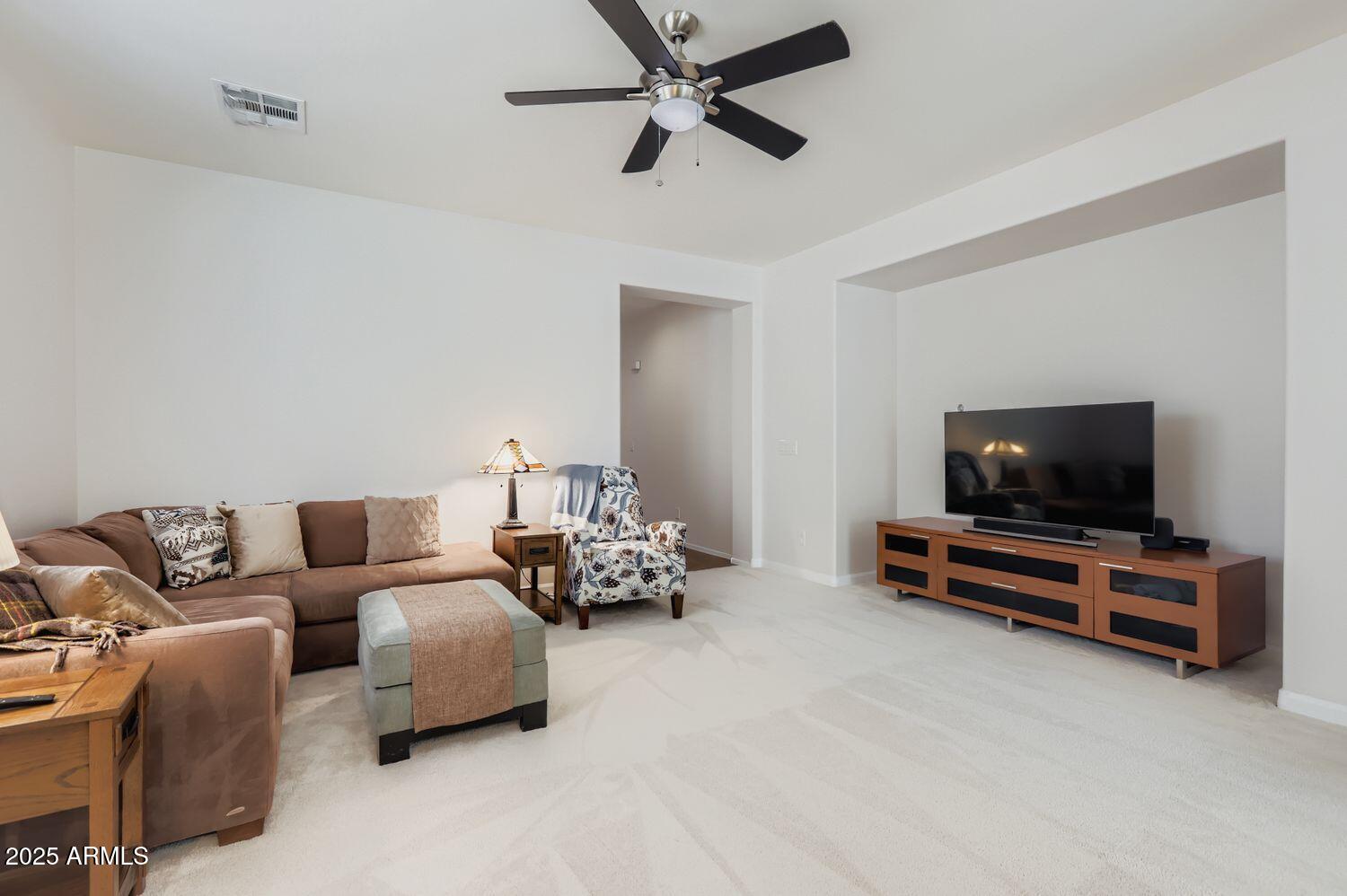 3323 E OAKLAND Street