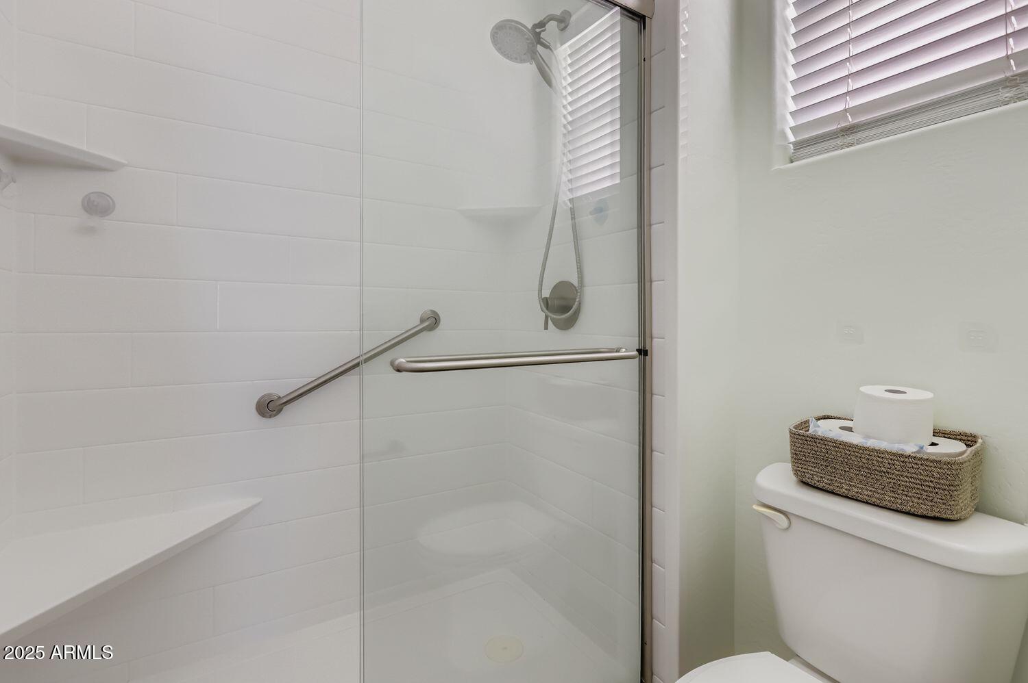 3323 E OAKLAND Street