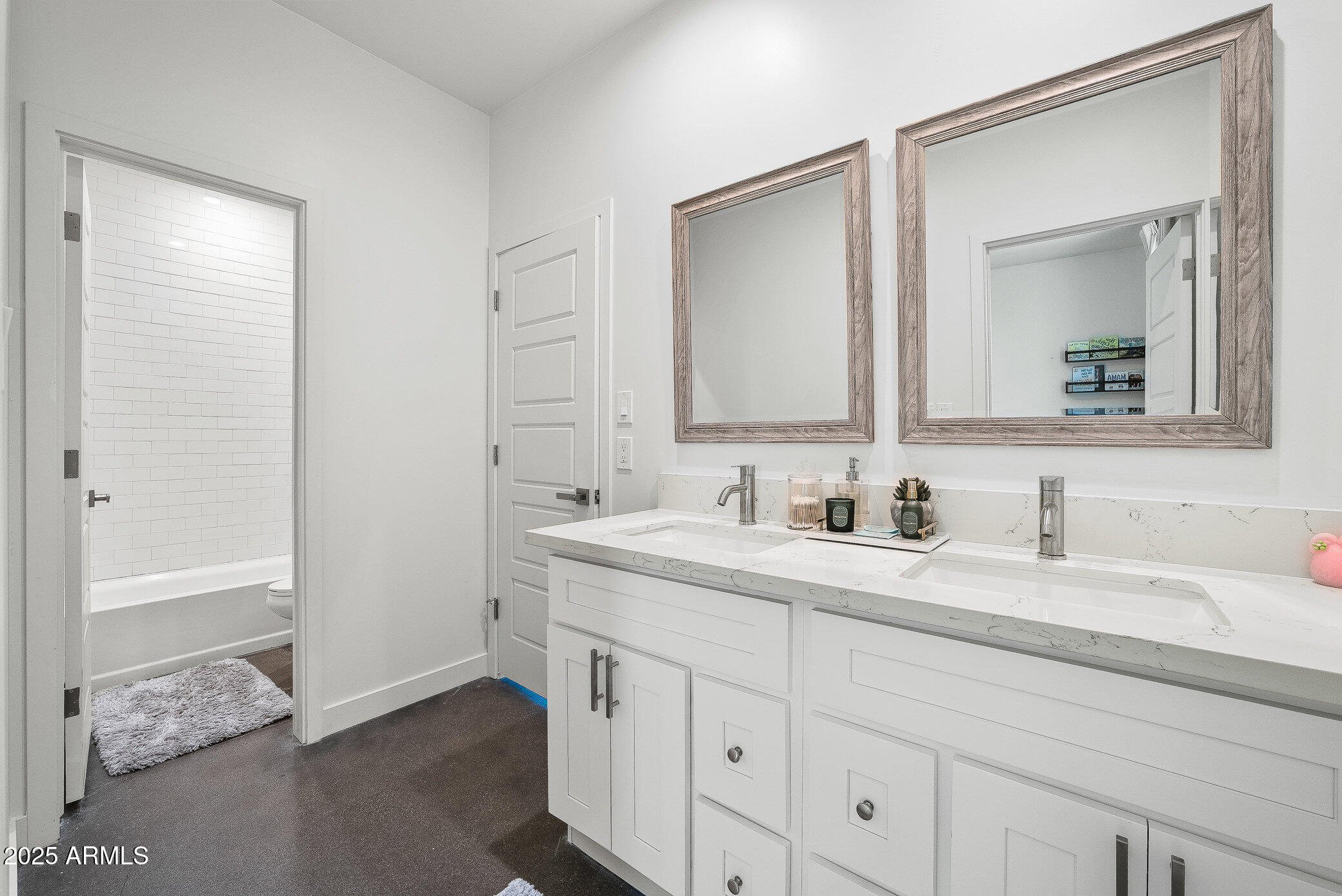 2914 E BLANCHE Drive